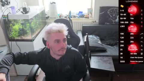 Rayzel online show from April 9, 11:38 am