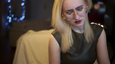 readbtwnlinez online show from January 16, 9:13 pm