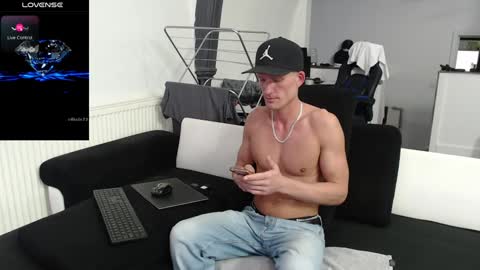 Snapshot of reallyman7 chatting on December 19, 3:07 am Ask me online show from December 19, 3:07 am