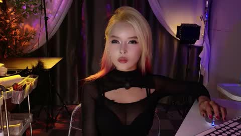 reaowna___ online show from October 10, 1:17 pm