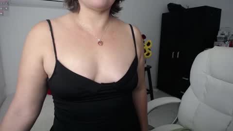 Snapshot of rebeca_milf chatting on March 10, 11:34 am REBECA online show from March 10, 11:34 am