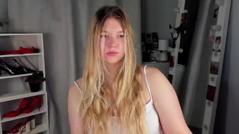 rebecca_____ online show from September 28, 2:09 am