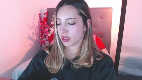 rebeccawhite_x online show from January 23, 10:43 am