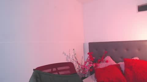 rebeccawhite_x online show from December 11, 10:03 am