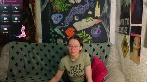 Lara online show from December 5, 9:45 pm