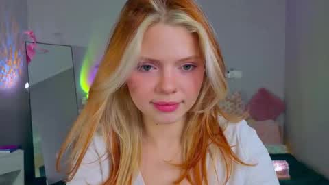 red__candy online show from November 17, 12:30 pm