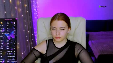 Snapshot of red__dizzy chatting on October 23, 9:37 pm red__dizzy online show from October 23, 9:37 pm