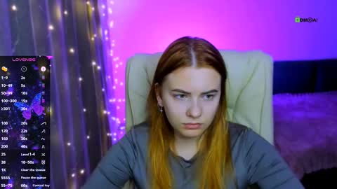 Snapshot of red__dizzy chatting on October 21, 10:35 pm red__dizzy online show from October 21, 10:35 pm