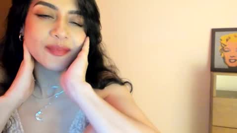 red_flower203 online show from April 11, 8:35 pm