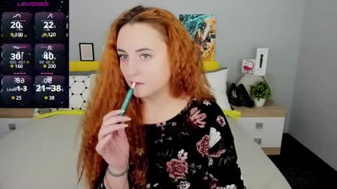 Snapshot of red_naughtyfox chatting on February 9, 5:22 pm Lessy Fox online show from February 9, 5:22 pm