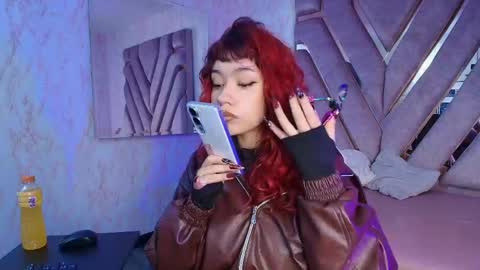 red_pandaa online show from April 21, 3:24 am