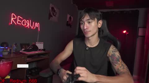 Snapshot of redrum_696 chatting on October 17, 2:26 am Red online show from October 17, 2:26 am