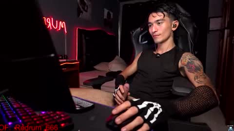 Snapshot of redrum_696 chatting on September 26, 6:49 pm Red online show from September 26, 6:49 pm