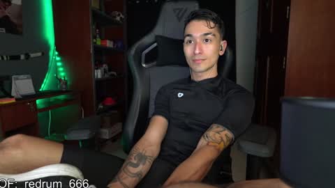 Snapshot of redrum_696 chatting on February 2, 10:17 pm Red online show from February 2, 10:17 pm