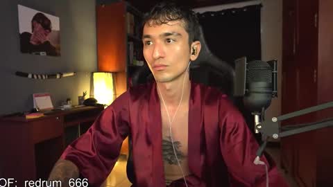 Snapshot of redrum_696 chatting on February 20, 4:58 pm Red online show from February 20, 4:58 pm