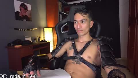 Snapshot of redrum_696 chatting on February 25, 4:46 pm Red online show from February 25, 4:46 pm