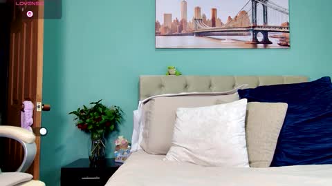 Yanella online show from October 22, 10:44 pm