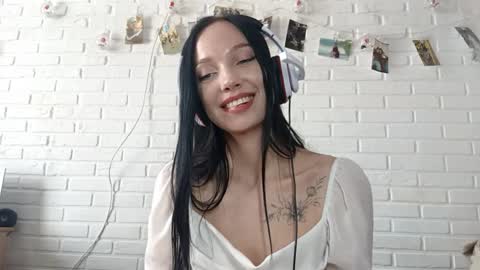 Mia online show from March 24, 10:32 am