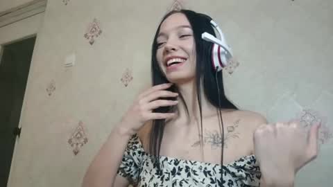 Mia online show from March 27, 8:20 am