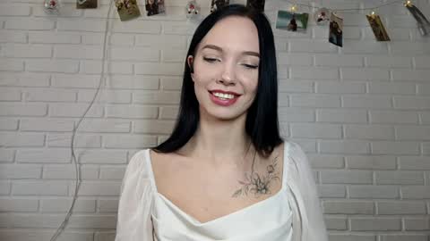 Mia online show from April 3, 8:43 am