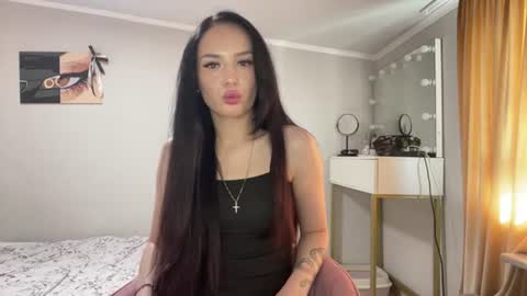Amelia online show from June 17, 1:27 pm