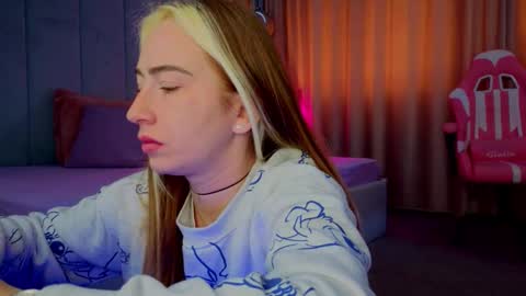 reina cummings online show from November 6, 7:33 am