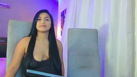 Snapshot of reina_paola chatting on January 23, 1:51 am paola online show from January 23, 1:51 am