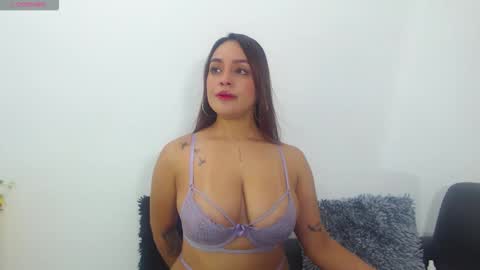 renatabrownn28 online show from May 15, 8:12 am