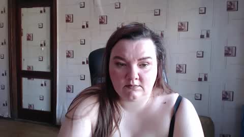 renataoia online show from February 22, 12:30 pm