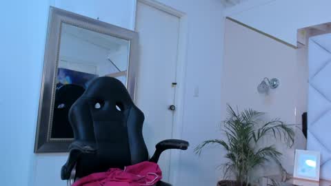 Snapshot of renatarussel chatting on January 25, 5:40 pm Renata online show from January 25, 5:40 pm