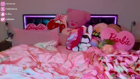 Snapshot of riababe chatting on February 11, 9:09 am ria  online show from February 11, 9:09 am