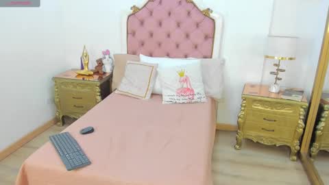 Snapshot of riby_ chatting on October 6, 8:15 pm riby online show from October 6, 8:15 pm
