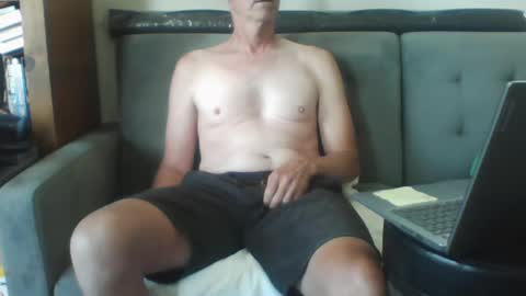 ridemehigh1 online show from September 15, 10:00 pm