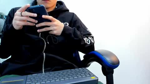 Roan Birkin online show from December 1, 7:23 pm