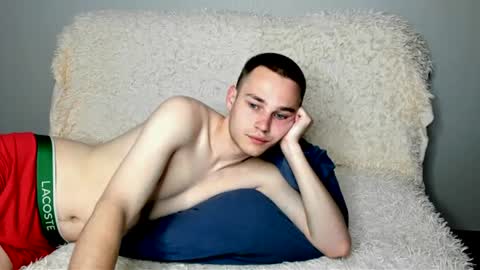 robert10211 online show from July 2, 7:02 am