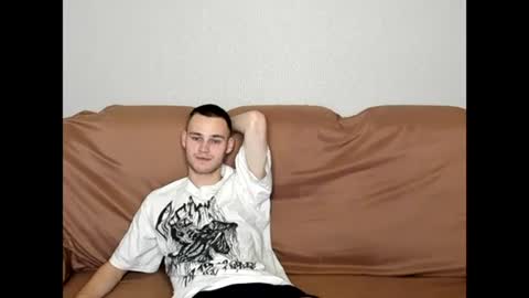 robert10211 online show from October 31, 9:04 pm