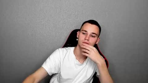 robert10211 online show from November 7, 3:31 am