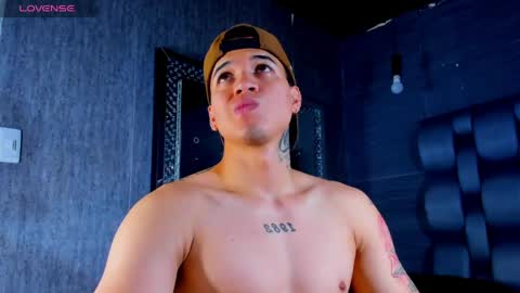 rocco_santos online show from April 13, 6:12 pm