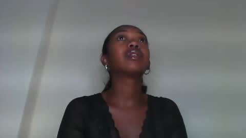 rochellinah online show from March 25, 7:59 am