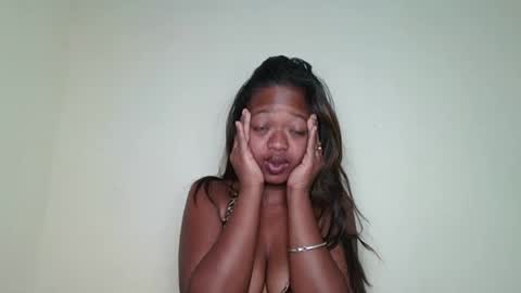rochellinah online show from May 26, 6:19 am