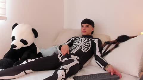 Snapshot of rockywood20cm chatting on October 12, 9:49 pm RockyWood20CM online show from October 12, 9:49 pm