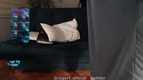 Snapshot of rogert_xx chatting on December 28, 1:18 am Rogert online show from December 28, 1:18 am