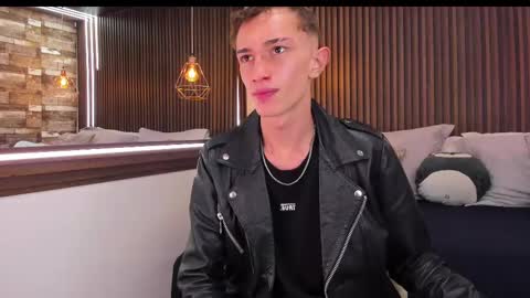 twink juli online show from March 9, 4:27 am