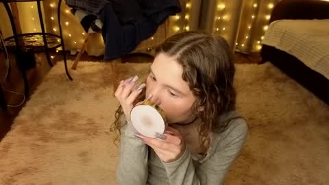 Kylie online show from March 27, 5:14 pm