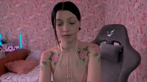 Lola online show from December 20, 5:36 am