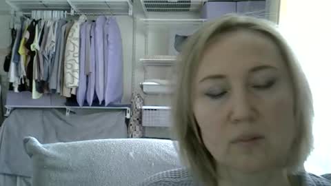 rosemeonce online show from May 12, 8:45 am