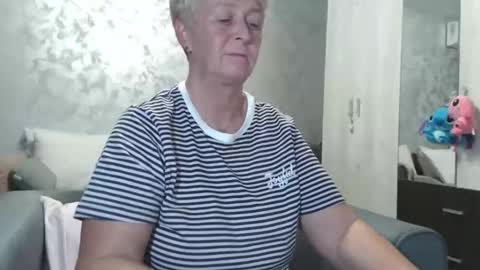 Lovepinklilly online show from September 18, 5:50 pm