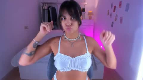 Roshelle online show from February 17, 4:28 pm