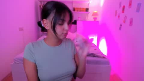 Roshelle online show from February 22, 1:13 pm