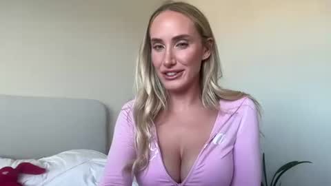 rosieknightxo online show from April 7, 3:47 pm
